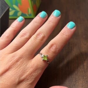 Silver Ring with peridot Gemstone